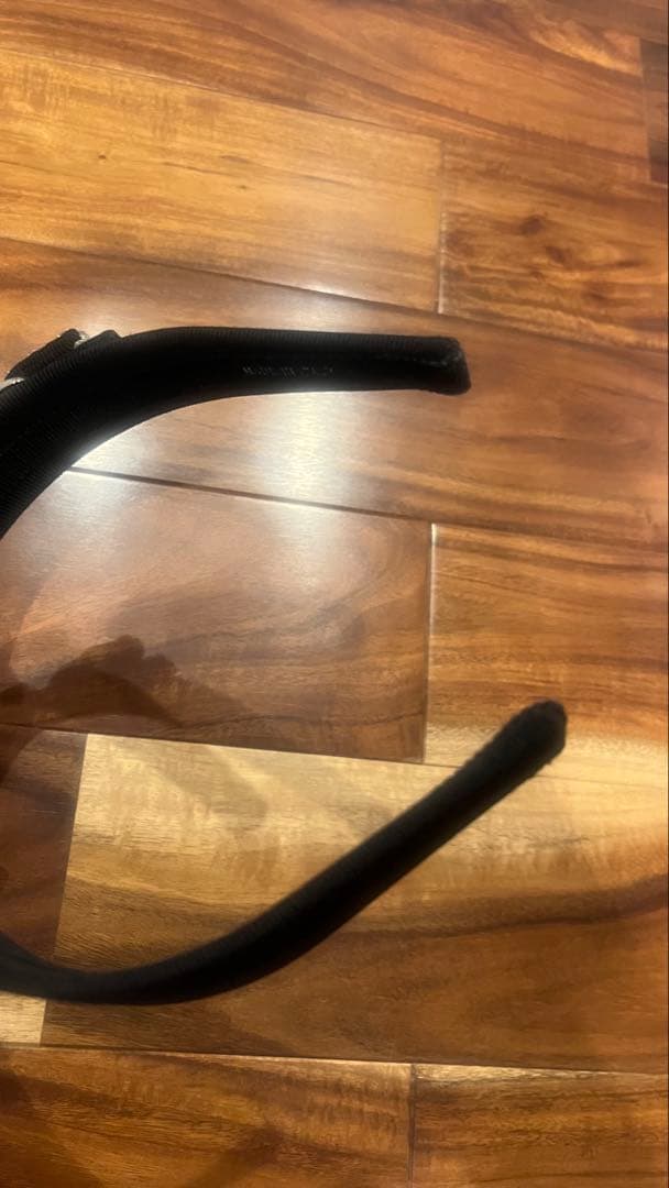 正規品　 フェラガモストーン付き黒カチューシャ