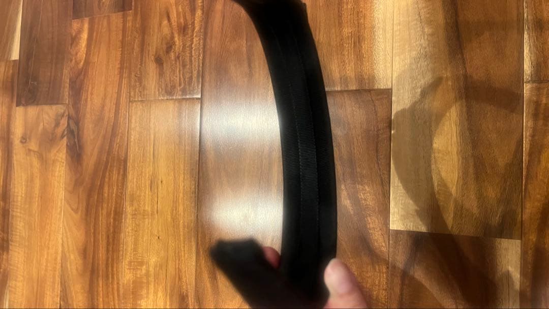 正規品　 フェラガモストーン付き黒カチューシャ