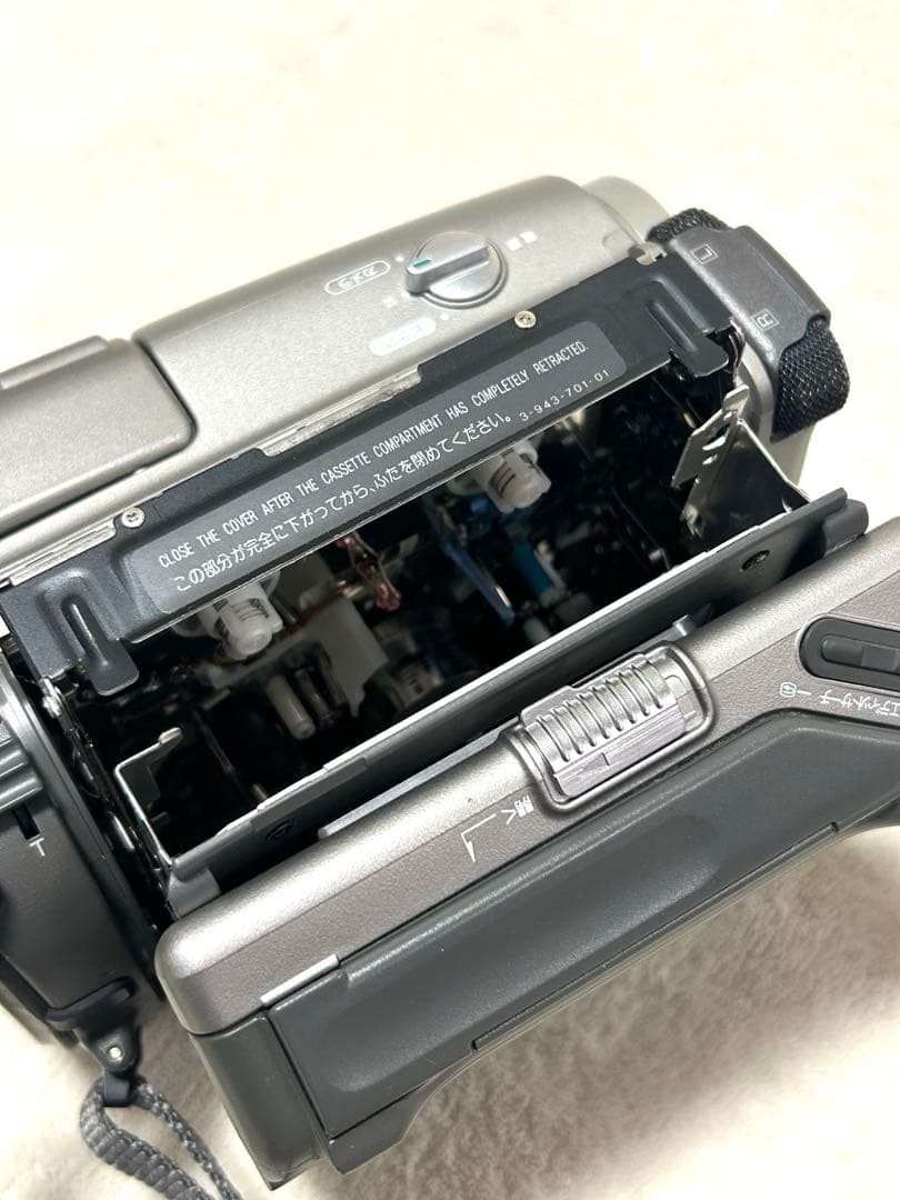 【美品 動作確認済】 ソニー video Hi8 ビデオカメラ CCD-TR2