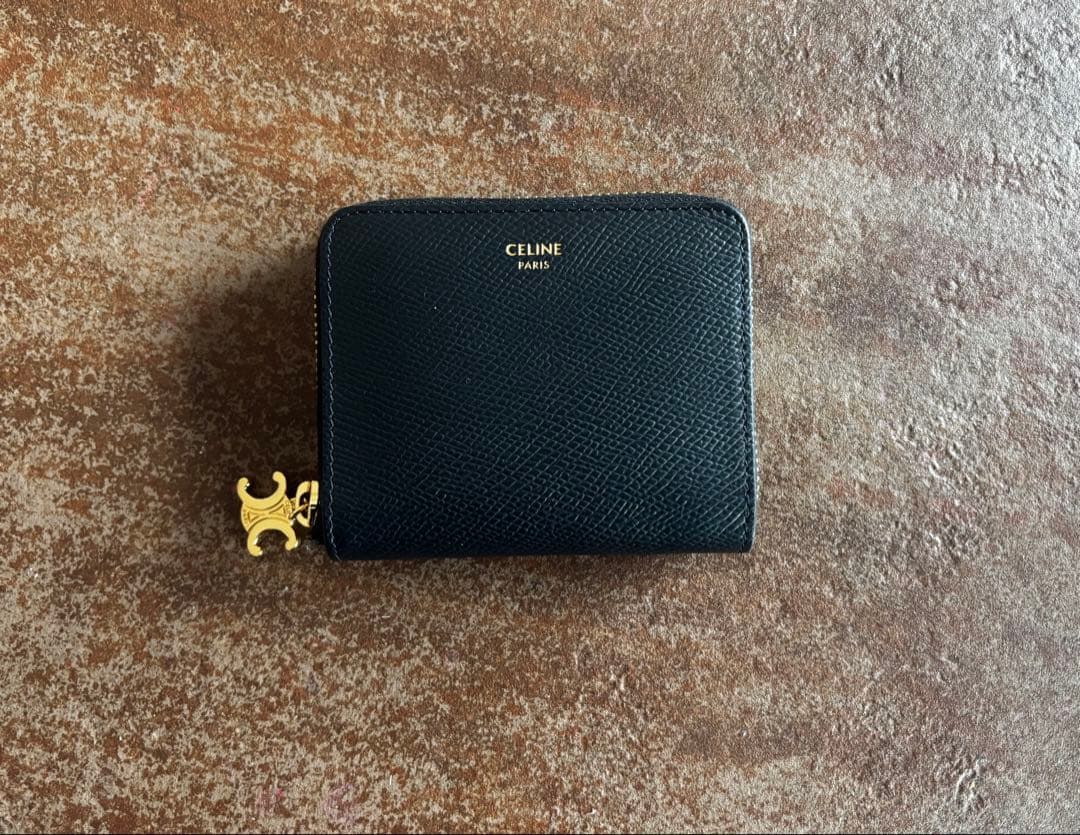 【ほぼ新品】セリーヌ スモール ジップウォレット トリオンフチャーム