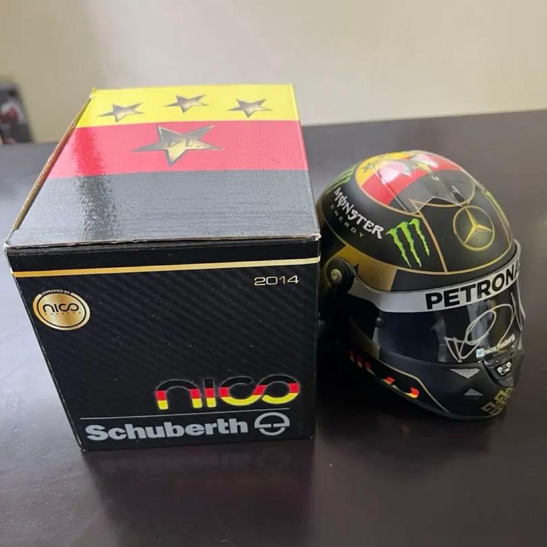 （美品）メルセデスF1 ニコロズベルグ直筆サイン入り1/2ヘルメット