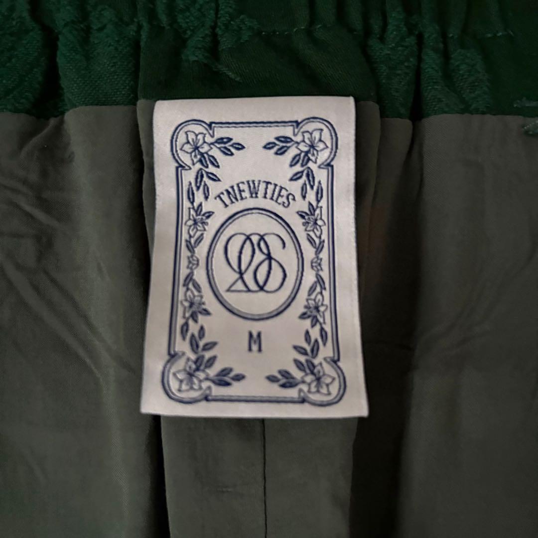 tnewties 貴妃椅に身を沈めて グリーン　スカート　M