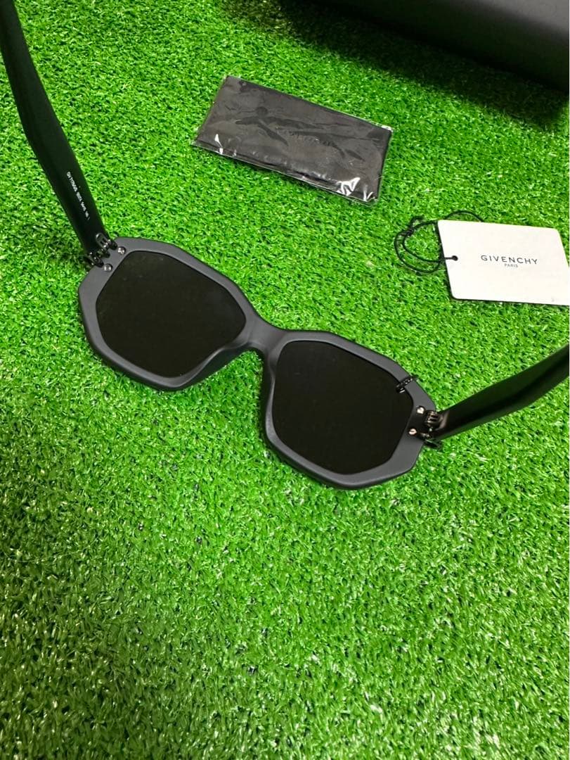 ジバンシー GIVENCHY ブラック サングラス ケース付き