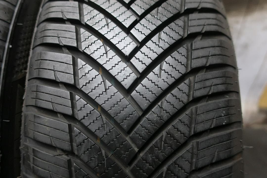 ほぼ新品　2024年製　ミネルバ　オールシーズン　マスター　195/60R16
