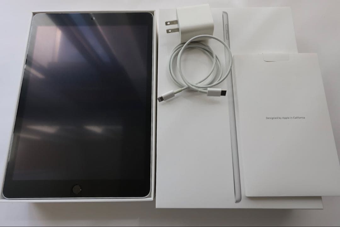 超美品 iPad 第9世代 Wi-Fiモデル 64GB シルバー　初期化済