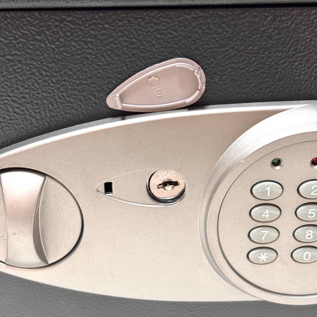 【美品】sentry safe テンキー式 据置型保管庫 X055 金庫