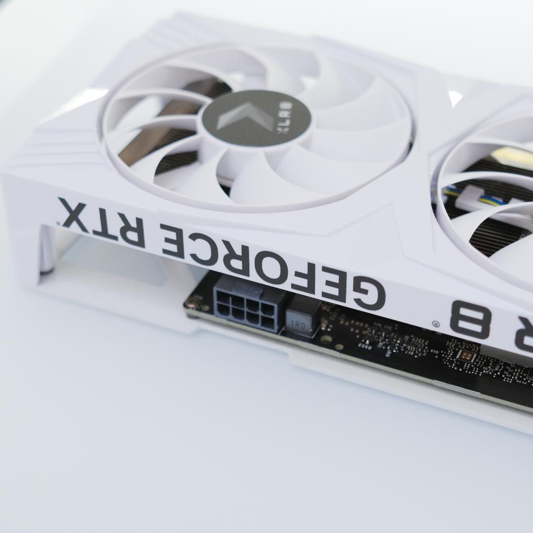 グラフィックボード・グラボ・ビデオカード PNY RTX 4060 8GB Gaming WHITE EDITION