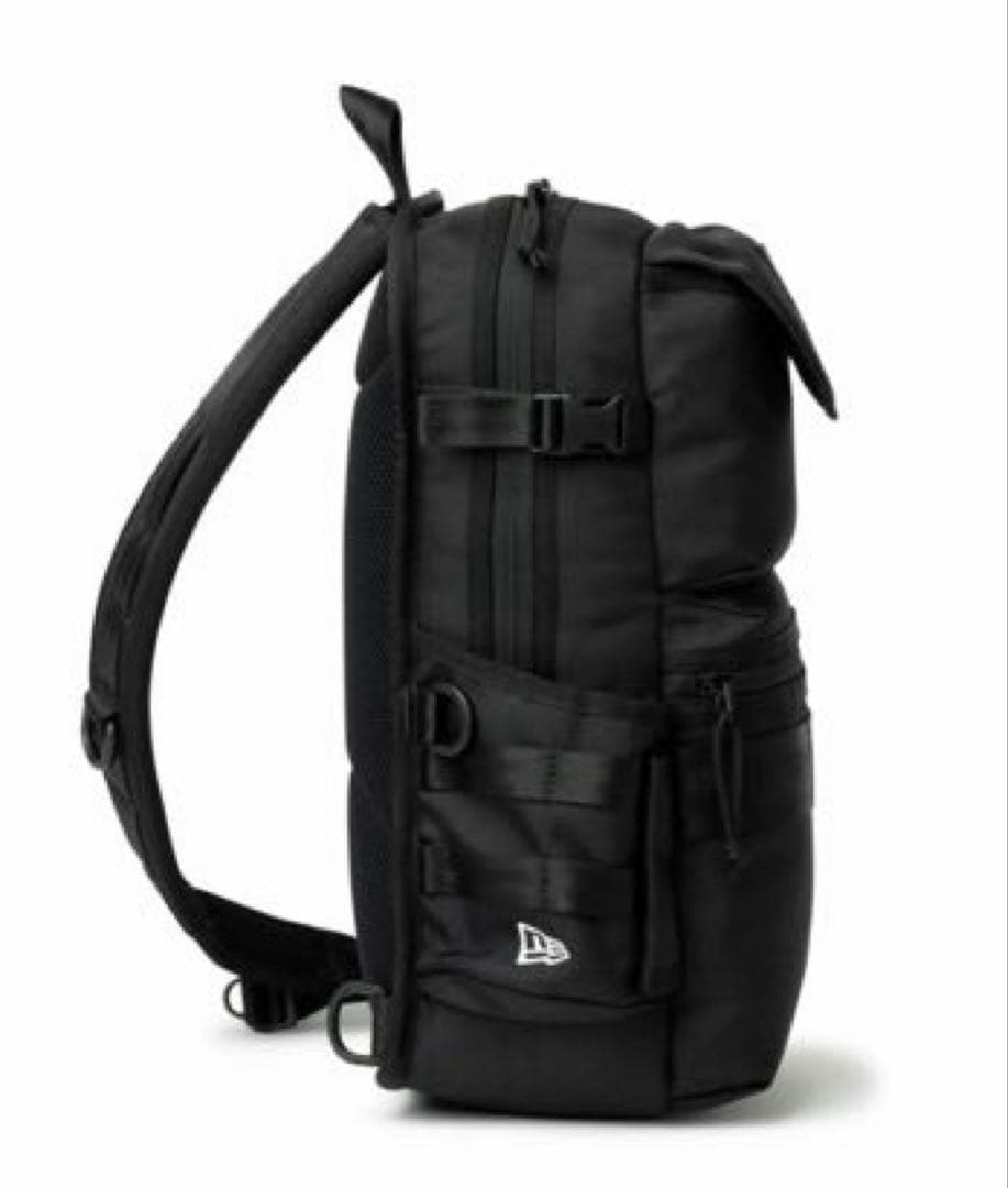 Y'sとNEW ERAのコラボ スリングボディバッグ