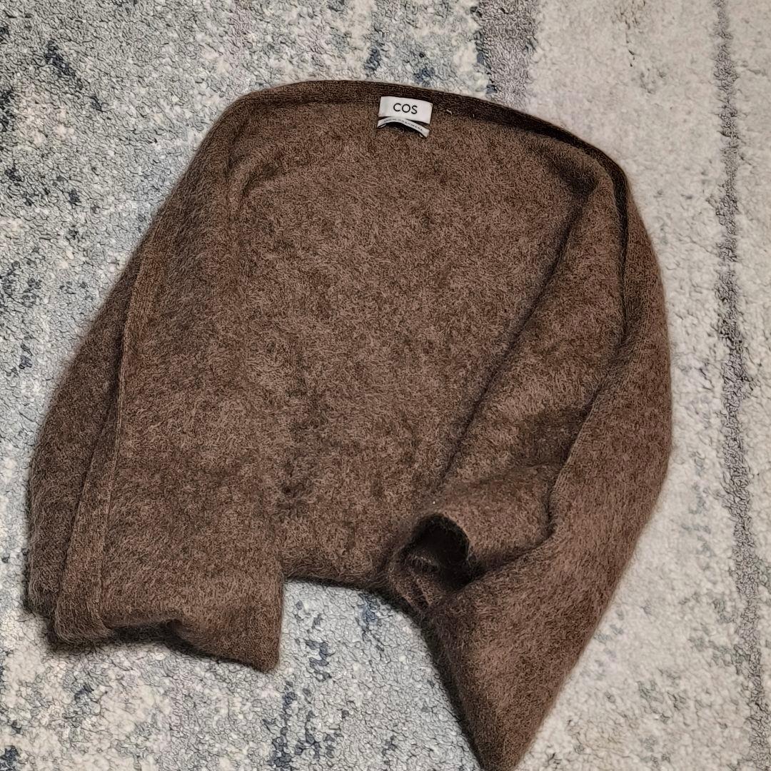 COS カシミヤ三角スカーフ ダークベージュ
