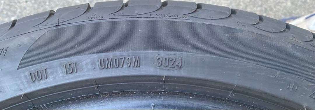 ピレリ　POWERGY 215/45R18 バリ山　2024年製