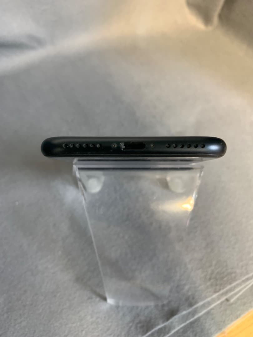 超美品　国内版　SIMフリー　iPhoneSE 第三世代 64GB ミットライト