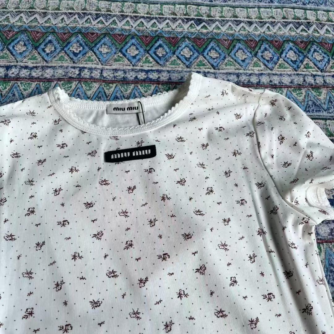Miu Miu ホワイトTシャツ