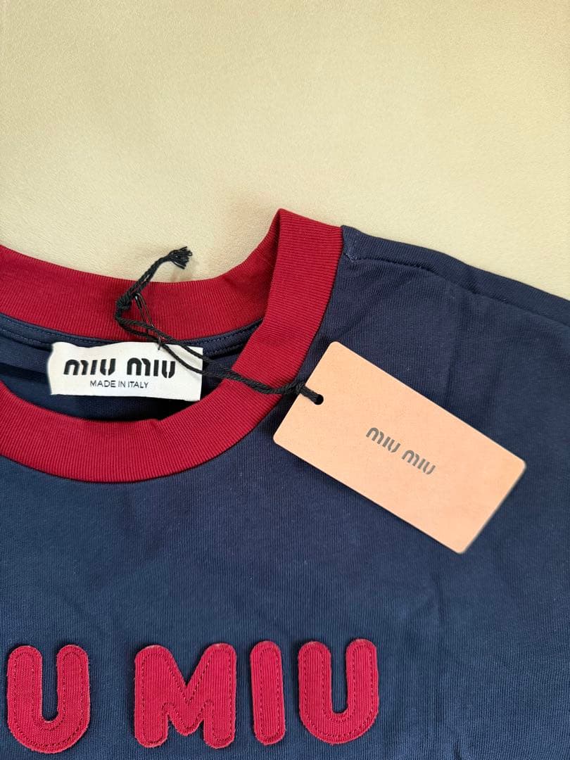 MIU MIU クロップドTシャツ ネイビー/レッド