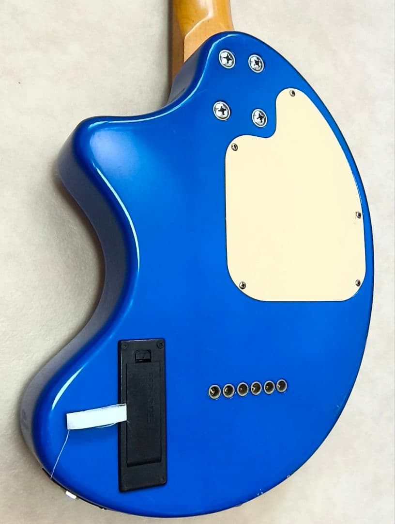 【美品】ZO-3 ブルー アンプ内蔵ギター ディストーションSW付 専用ケース