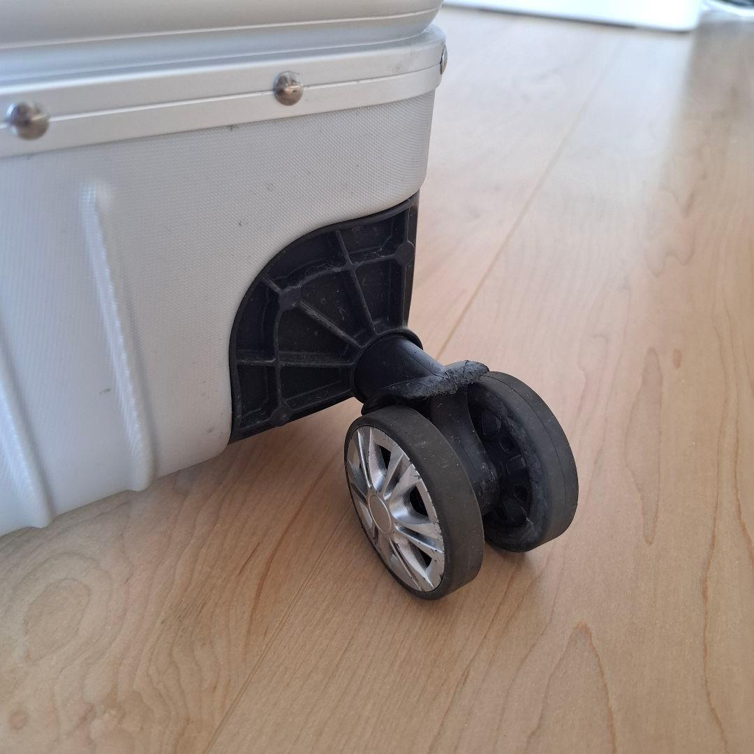 美品 VARNIC キャリーケース 73L 旅行での使用歴無し サイズM シルバ