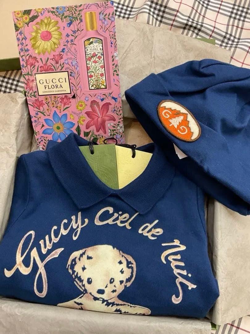 GUCCI ネイビー ロンパース 帽子付き　箱有　プレゼント　　　　　1795