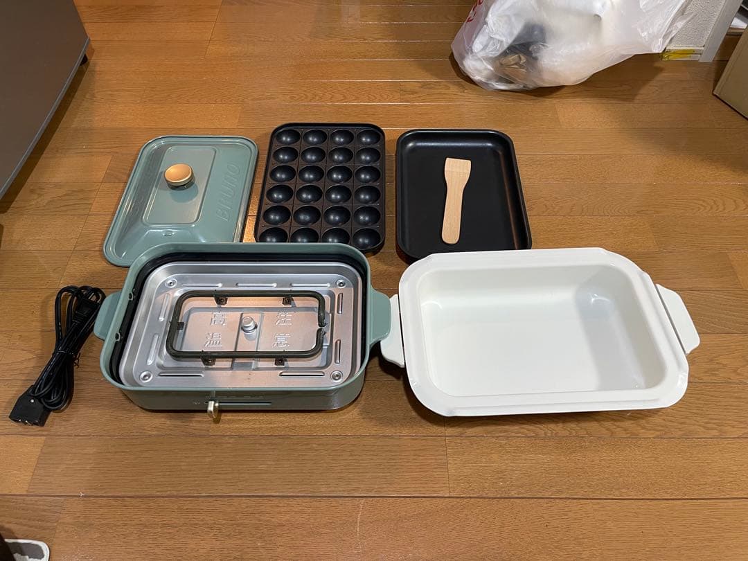 ブルーノ　ホットプレート 動作確認でお湯沸かしたのみ　鍋　たこ焼き　平面グリル