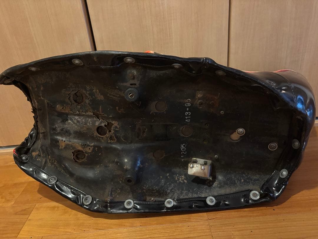 cb250t 角タンク用　留め具無し　バイク用シート