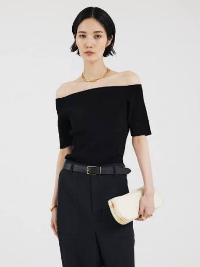 【NICENICE MOMENT】　新品同様　カップ付き半袖カットソー ブラック