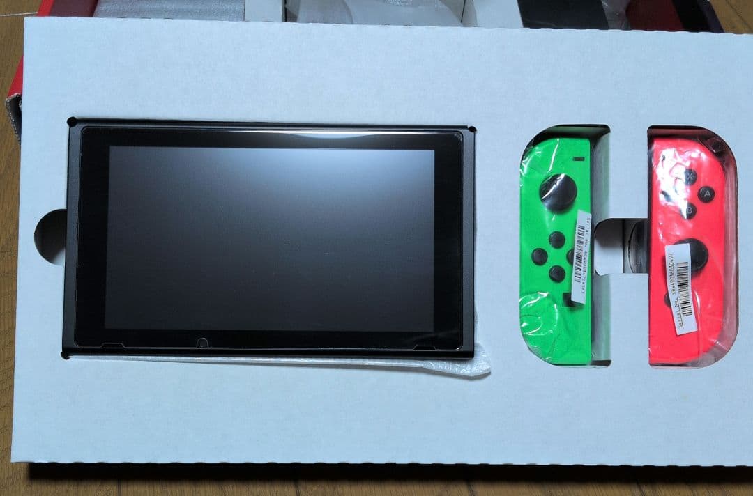 【美品】2021年製Nintendo Switch