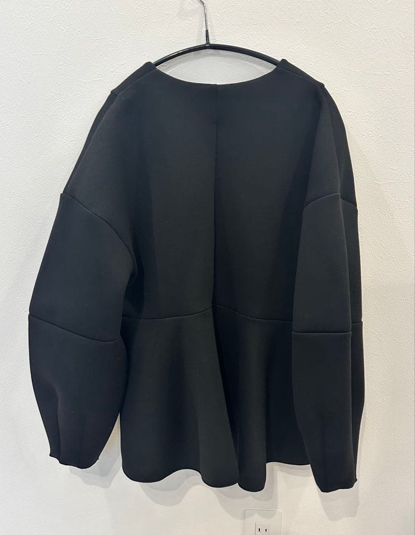 美品　アダムエロペ　ペプラムダンボールカーディガン　ブラック