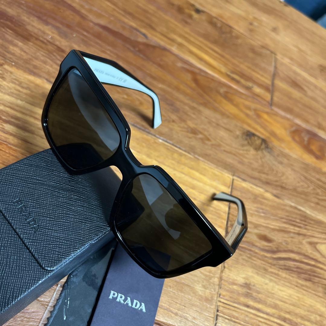 PRADA ロゴサングラス　スクエア