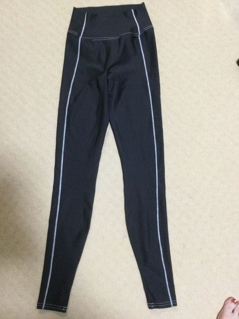 Alo Yoga レギンス ヨガ ボトム パンツ ロゴ ラインxxs