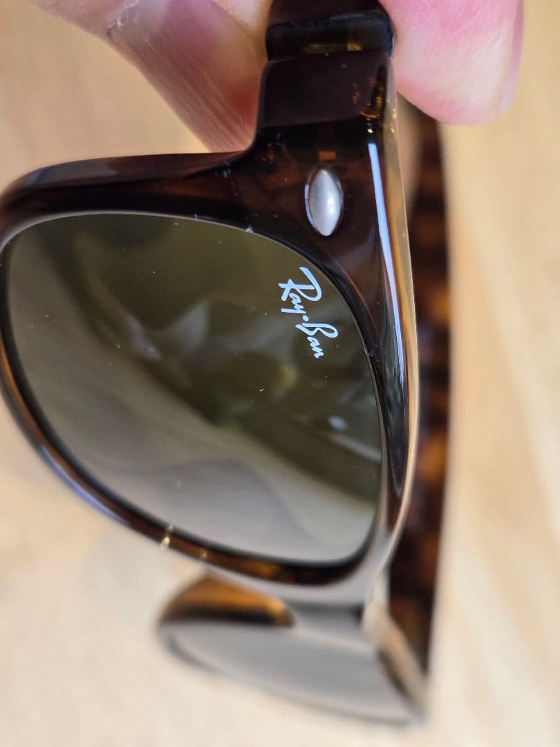 Ray-Ban ニュー ウェイファーラー クラシック RB2132F