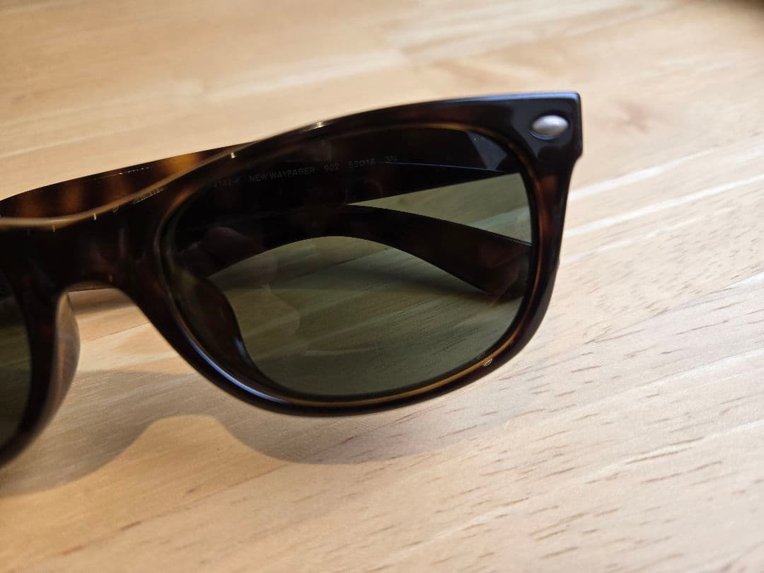 Ray-Ban ニュー ウェイファーラー クラシック RB2132F