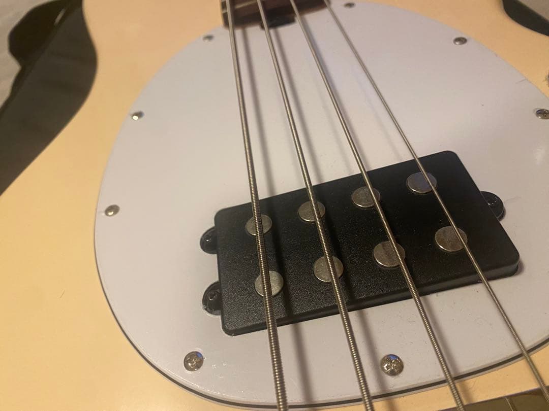 ベース Sterling by MUSIC MAN Ray4 Vintage Cream