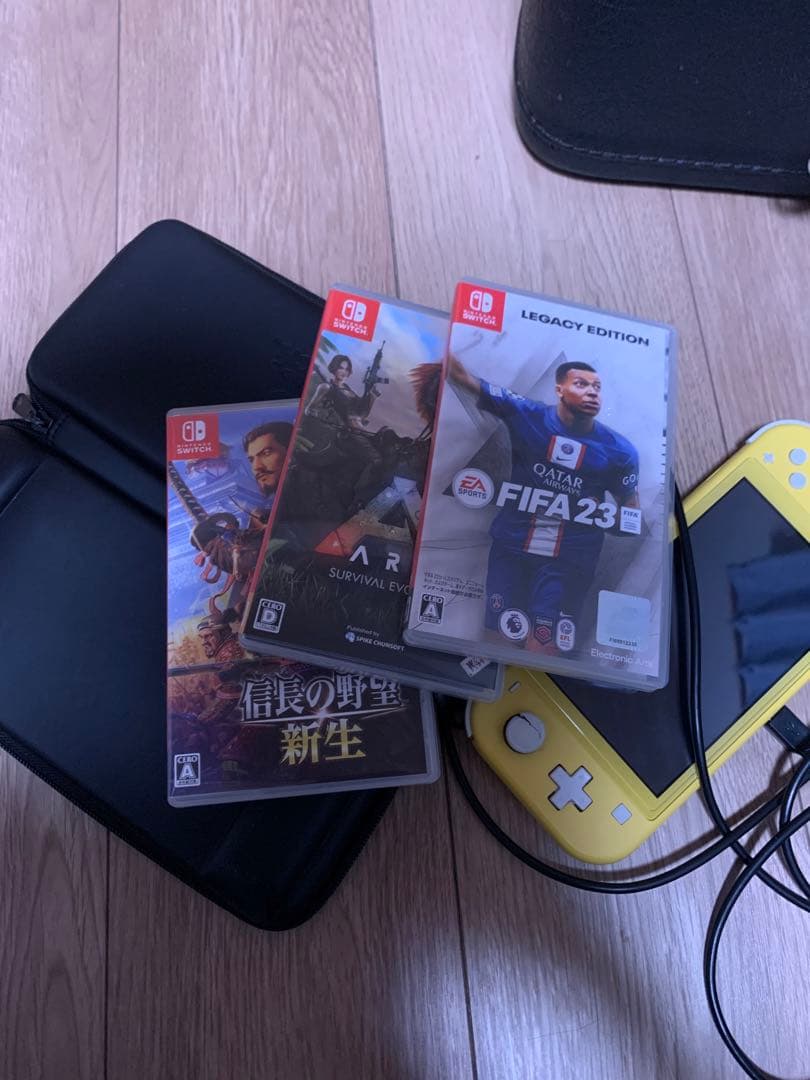 NintendoSwitch Lite イエロー 本体 充電ケーブル付きソフト有