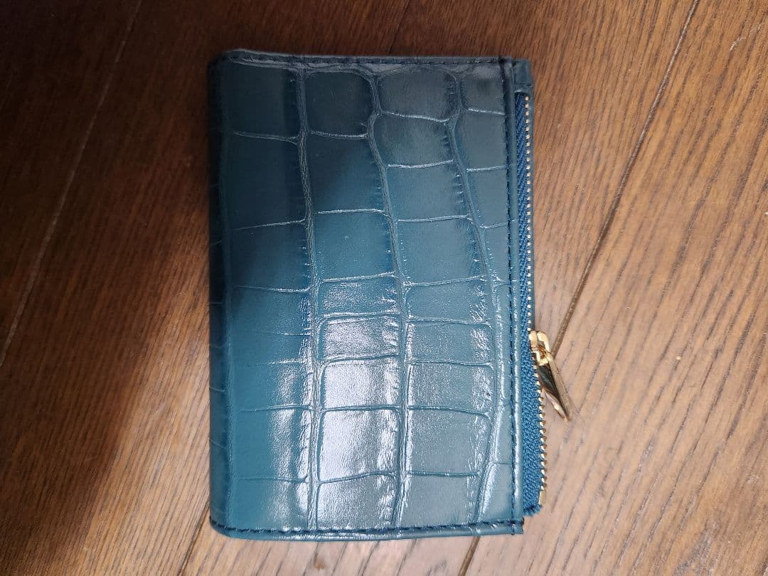 E*e様 新品未使用FURLA クロコダイル型押し 二つ折り財布