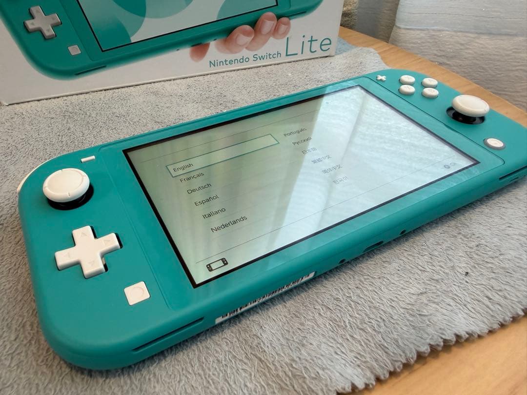 ほぼ未使用！Nintendo Switch Light ターコイズ ケース付き！