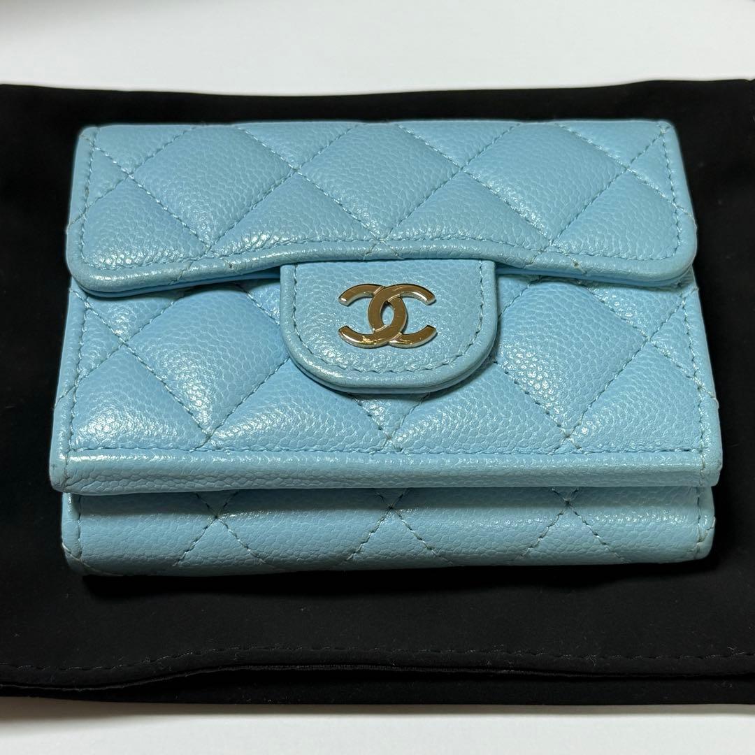 CHANEL 三つ折り財布 マトラッセ キャビアスキン 水色