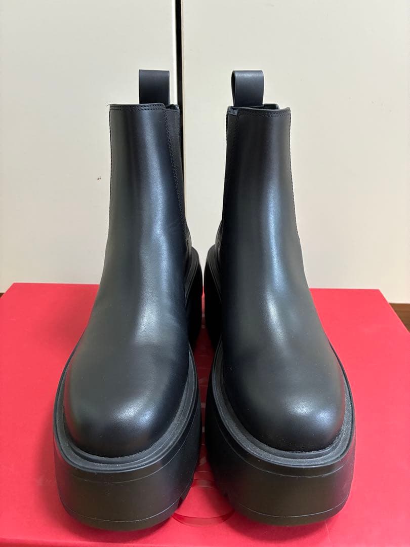 新品未使用】ヴァレンティノ　ショートブーツ