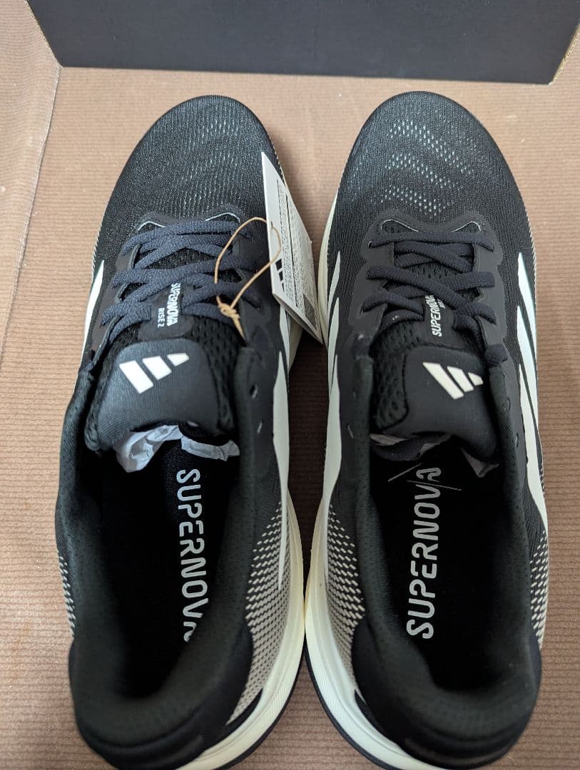新品27.5cmアディダス ランニング スーパーノヴァ