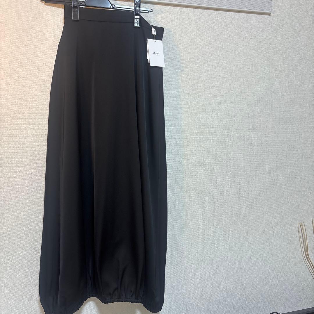 CLANE SATIN BALLOON SKIRT ブラック