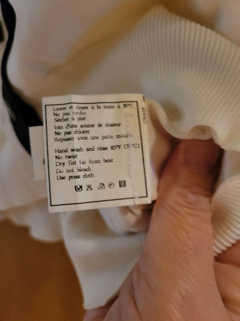 CHANEL BOUTIQUE Vネックカーディガン