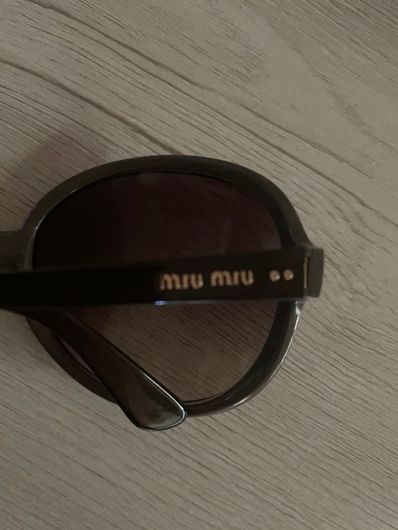 miu miu ベージュ系ラウンドサングラス