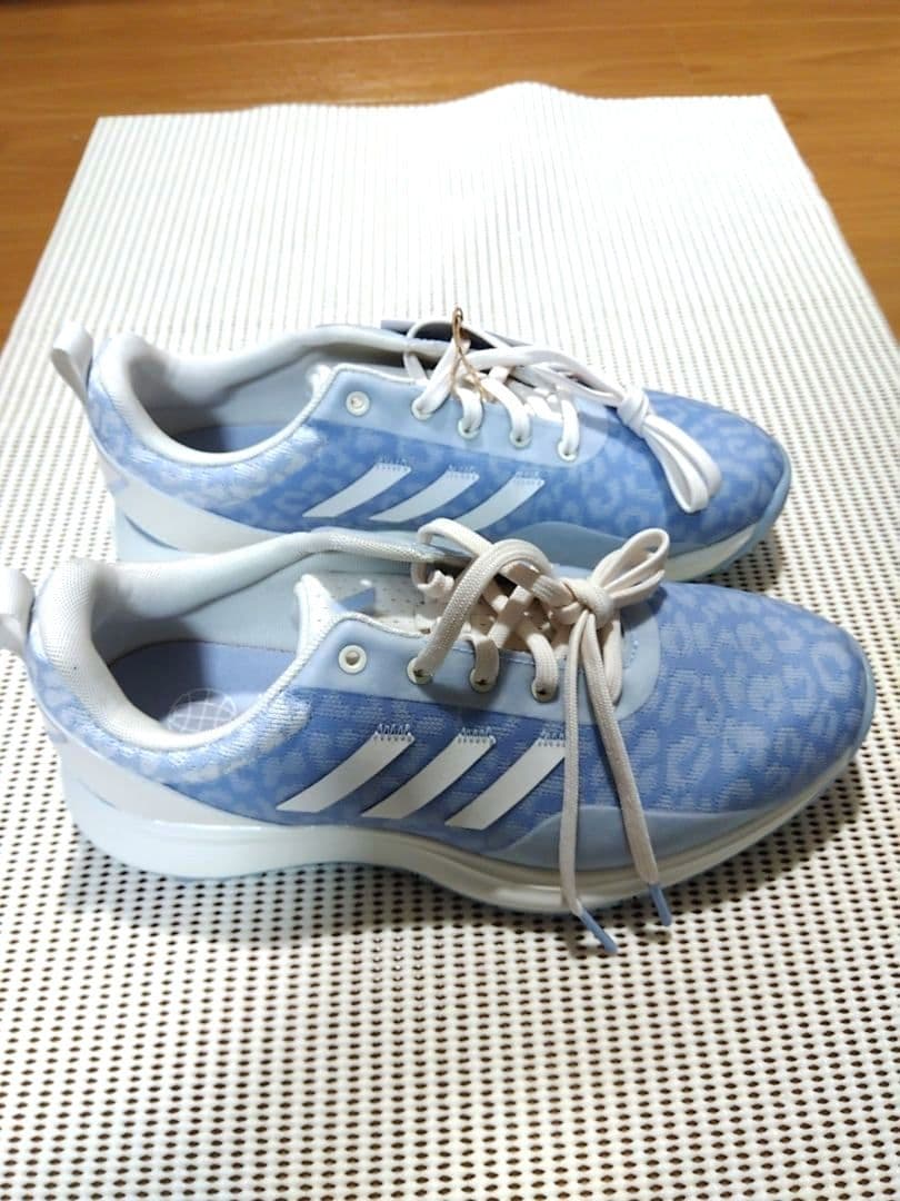 adidas レディース 水色 レオパードパターン スパイスレスゴルフシューズ