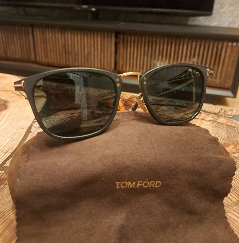 美品 TOM FORD サングラス TF672 02N トムフォード