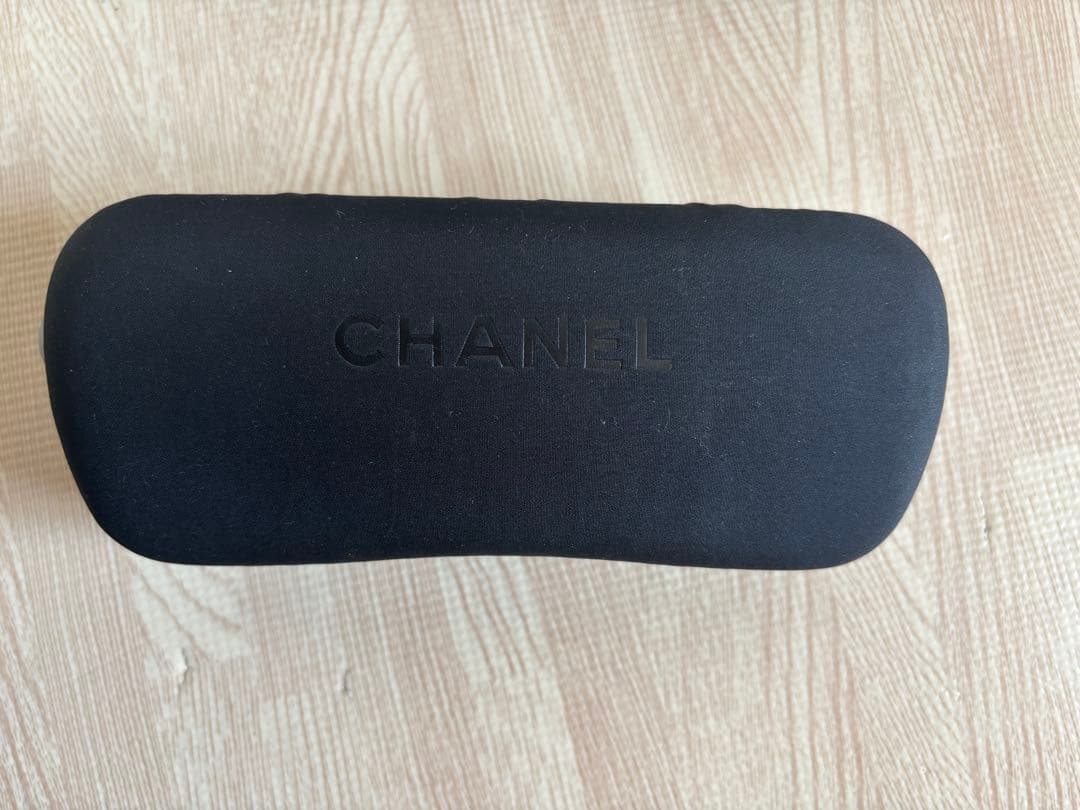 値下げしましたCHANEL シルバー ミラー　サングラス ケース付き