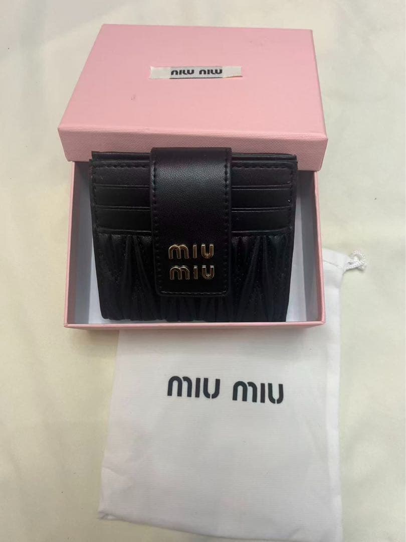 MIU MIU 中古黒皮革カードケース
