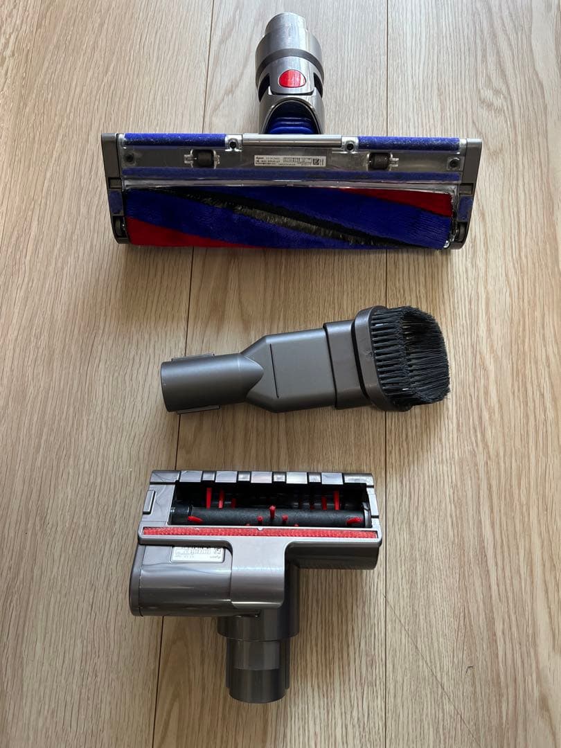 Dyson SV10Kコードレスクリーナー 充電式 アタッチメント付き