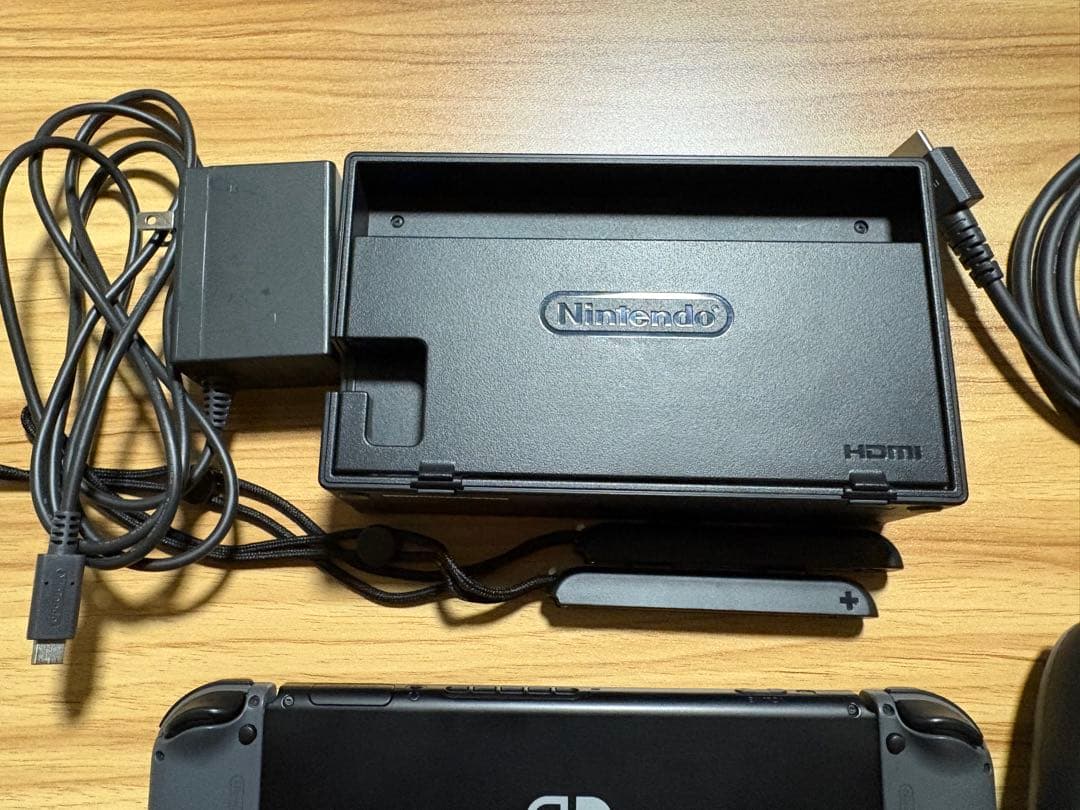Nintendo Switch グレー 本体 付属品完備　液晶保護フィルム付