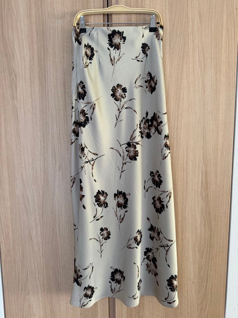 Acka. flower satin skirt 新品未使用サイズ1