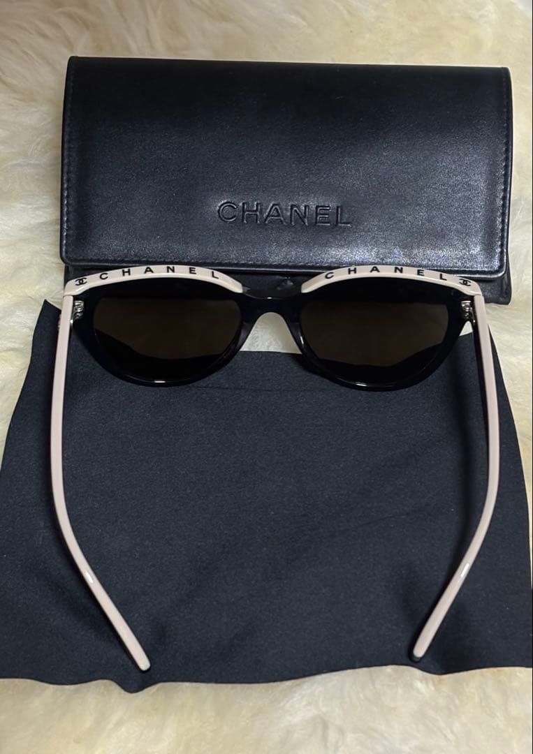CHANEL バタフライ シェイプ アイウェアサングラス ブラック & ベージュ