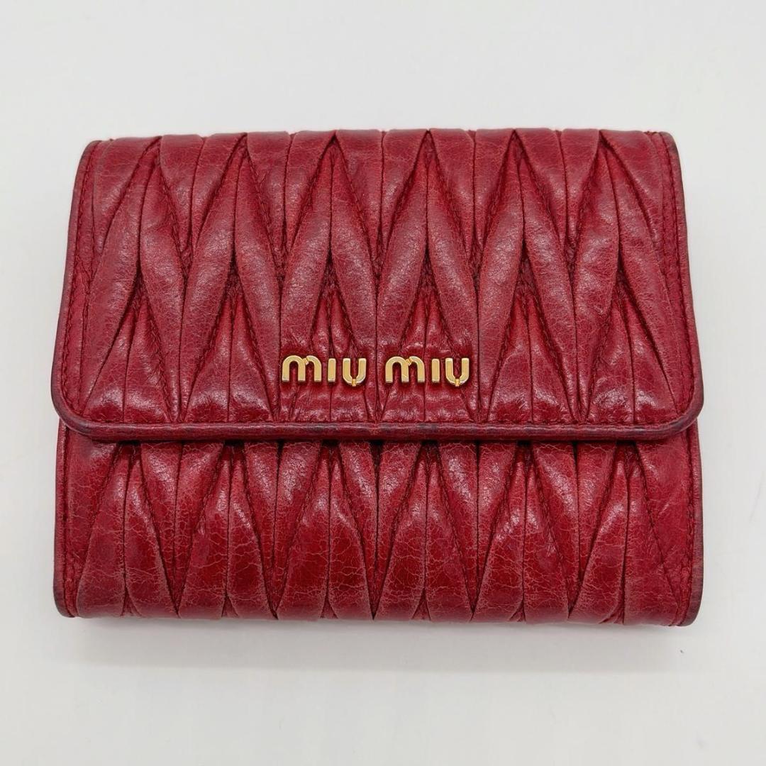 MIUMIU マテラッセ 二つ折り財布　羊革 レザー コンパクトウォレット