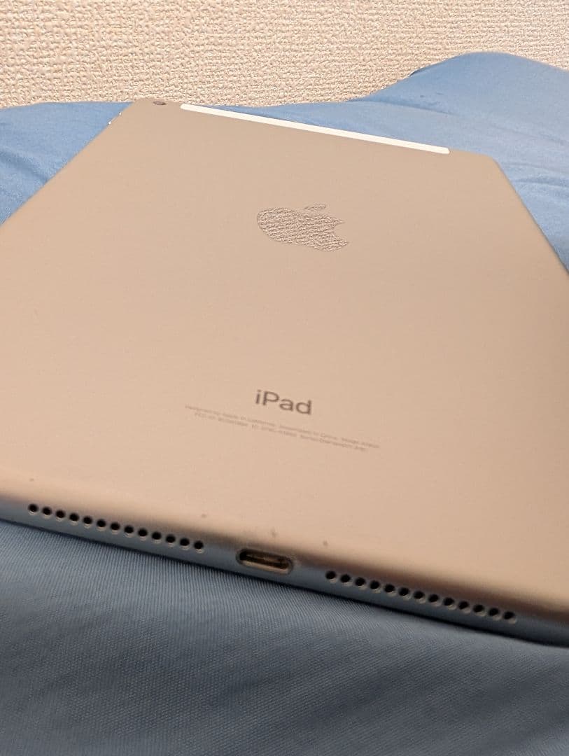 iPad 第6世代 32GB Wi-Fi + Cellular シルバー