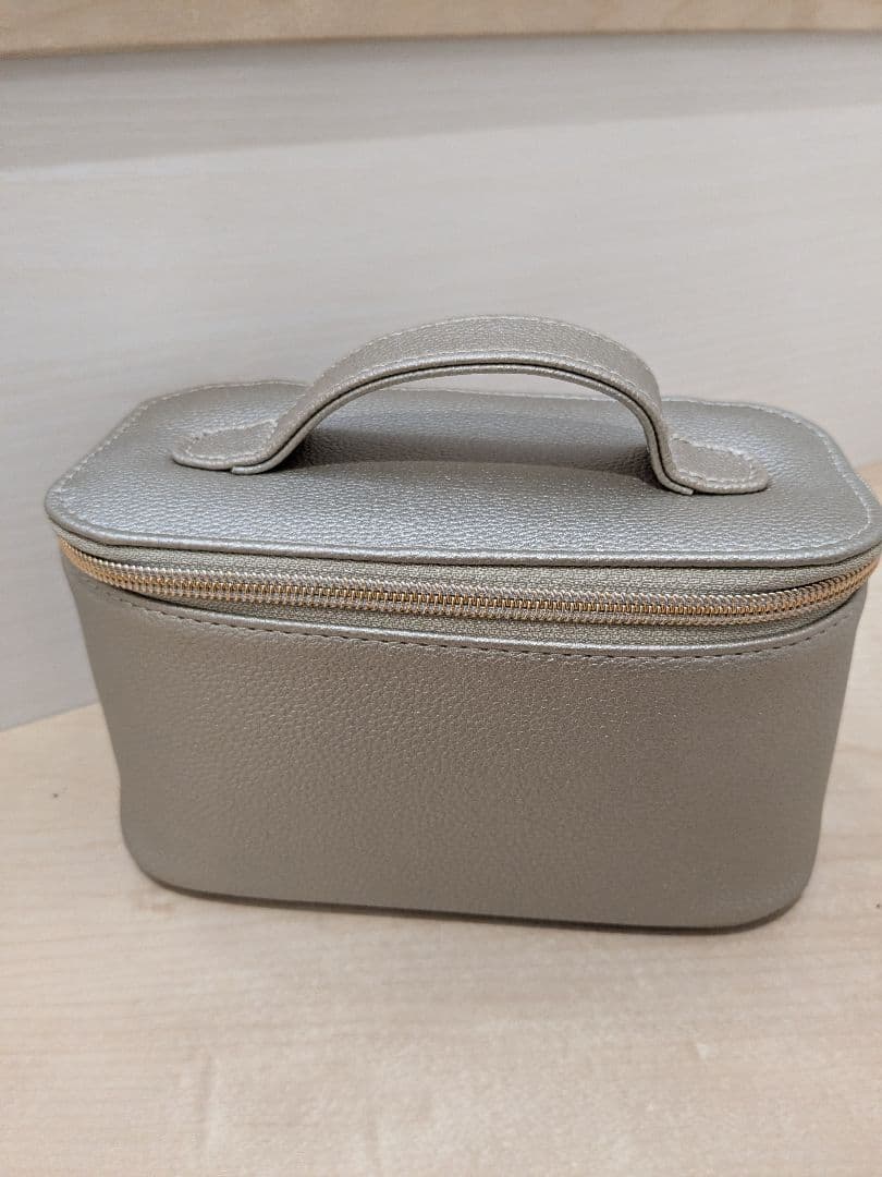 【連休セール3/22】エミレーツ航空　ファーストクラスアメニティ　BVLGARI